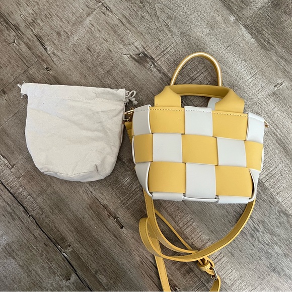 Woven basket style bucket bag - Picture 4 of 5